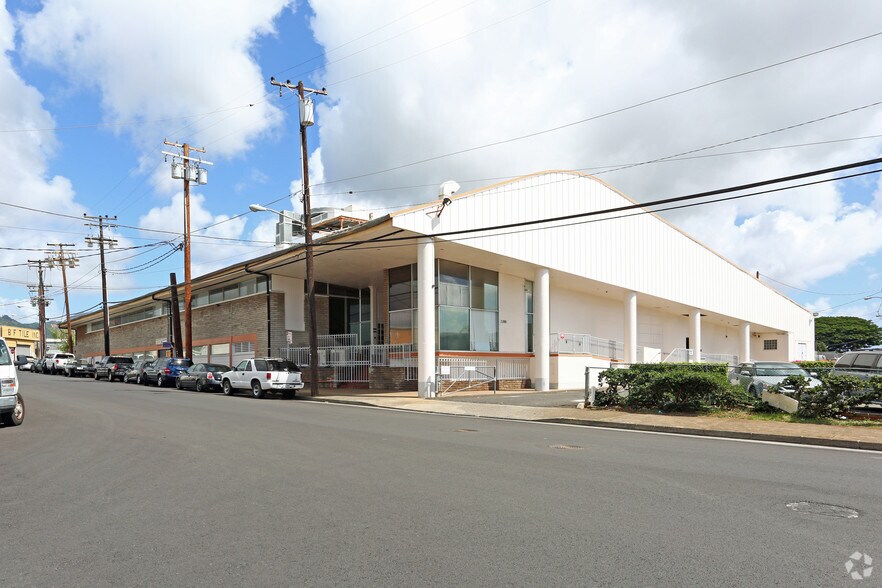 More Photos Of 2200 Kamehameha Hwy, Honolulu General Retail For Lease
