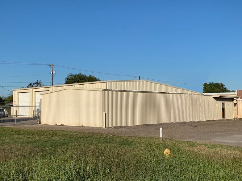 Primary Photo Of 5562 Leopard St, Corpus Christi Warehouse For Lease