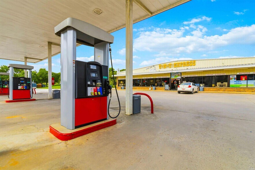 More Photos Of 1190 S Highway 59, Decatur Convenience Store For Sale