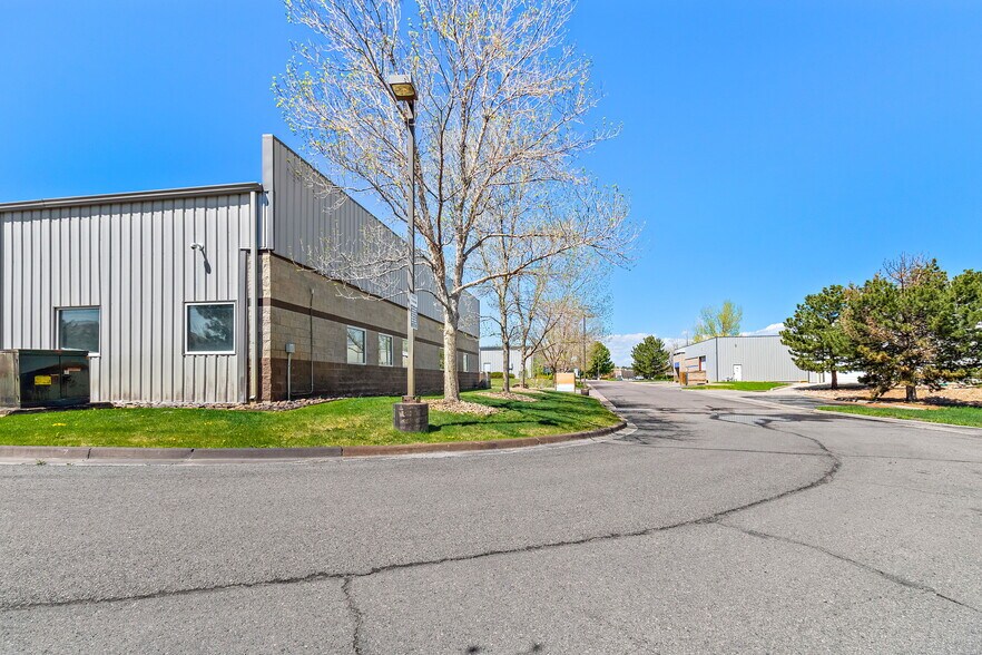 More Photos Of 15534 E Hinsdale Cir, Centennial Light Distribution For Lease