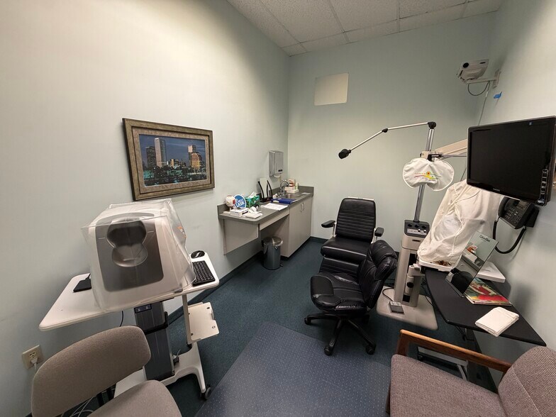 More Photos Of 107 Kingsway Rd, Brandon Medical For Sale