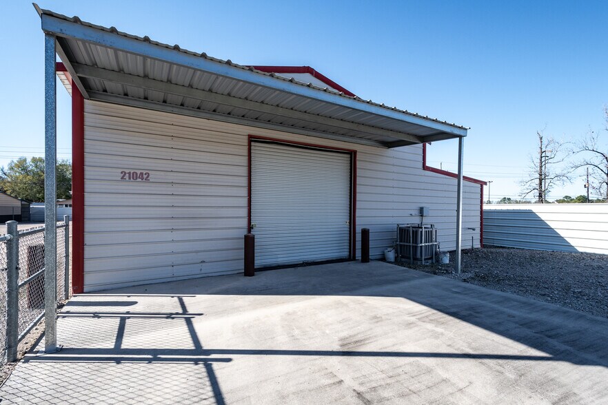 More Photos Of 21040 Loop 494, New Caney Warehouse For Lease