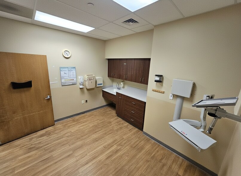 More Photos Of 175 E Chester Pike, Ridley Park Hospital For Lease