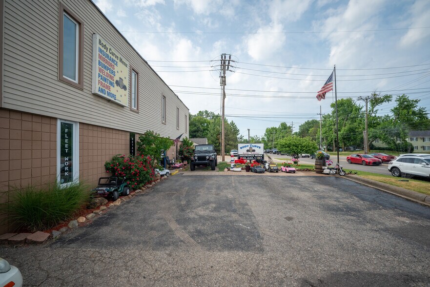 More Photos Of 20785 Orchard Lake Rd, Farmington Hills Warehouse For Sale