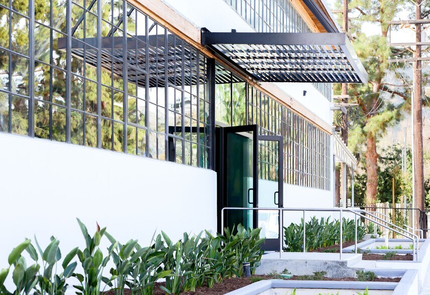 More Photos Of 4000-4010 Chevy Chase Dr, Los Angeles Office For Lease