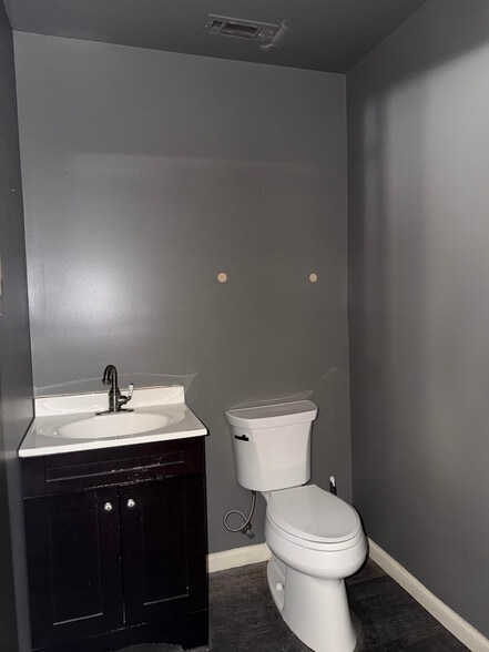 More Photos Of 100-110 W 2nd Ave, Rome Hotel For Lease