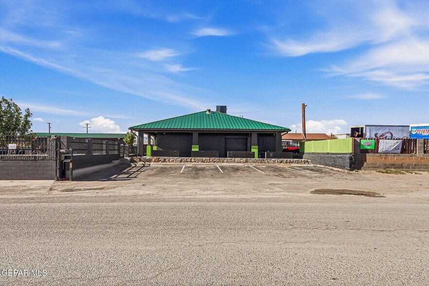 More Photos Of , Sunland Park Flex For Sale