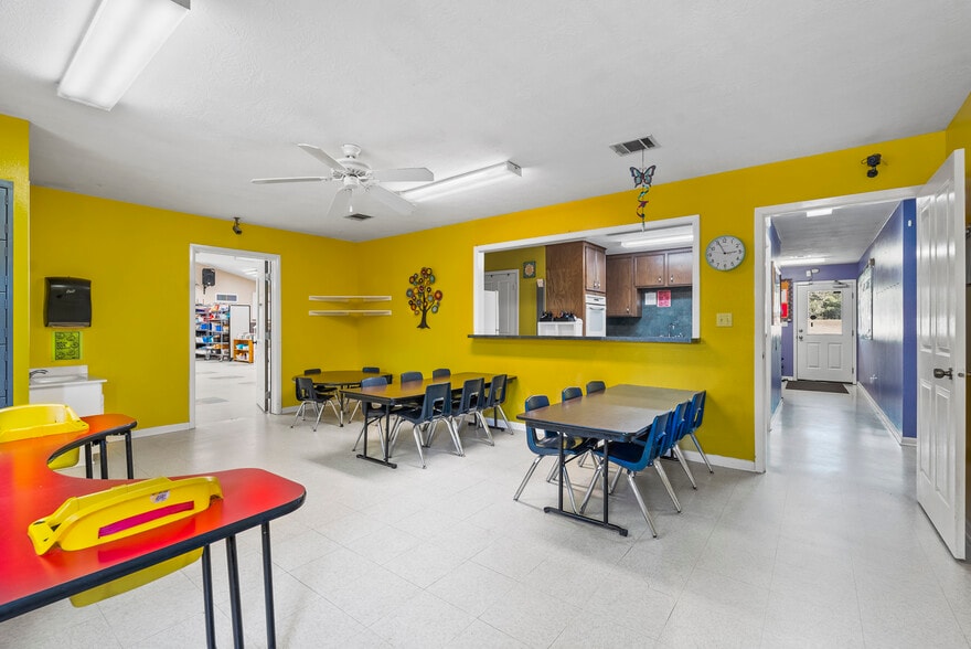 More Photos Of 989 Old Mcdade Rd, Elgin Daycare Center For Sale