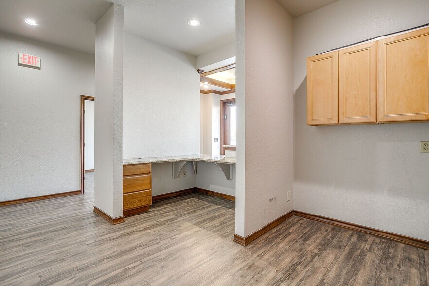 More Photos Of 1318-1324 NW John Jones Dr, Burleson Office For Lease