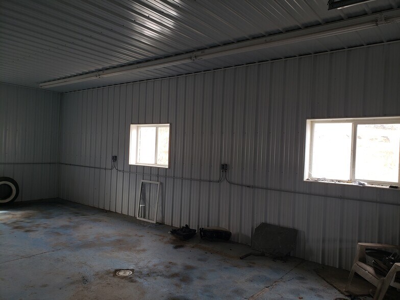 More Photos Of 407 Peck Hill Rd, New Milford Manufacturing For Sale