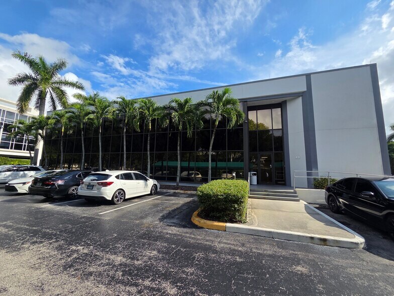 More Photos Of 2201 NW Corporate Blvd, Boca Raton Office For Lease