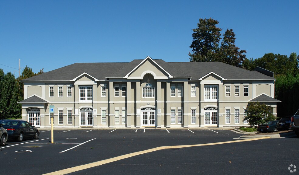 More Photos Of 707 Westchester Dr, High Point Unknown For Lease