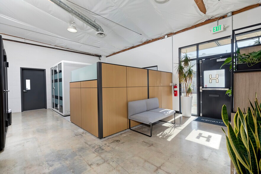 More Photos Of 956 W Hyde Park Blvd, Inglewood Manufacturing For Lease