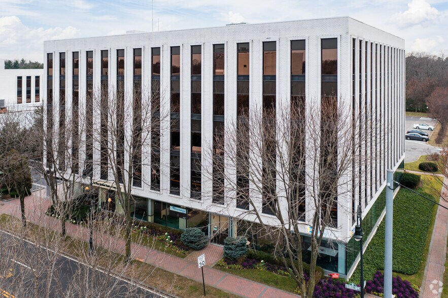 More Photos Of 1050 Franklin Ave, Garden City Office For Lease