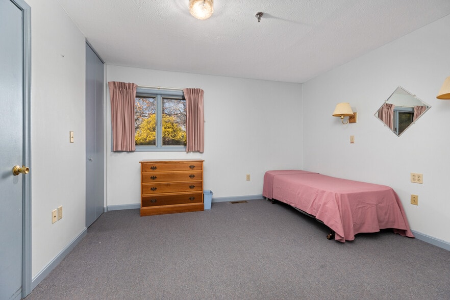 More Photos Of 218 Mill Rd, Woodstock Congregate Senior Housing For Sale