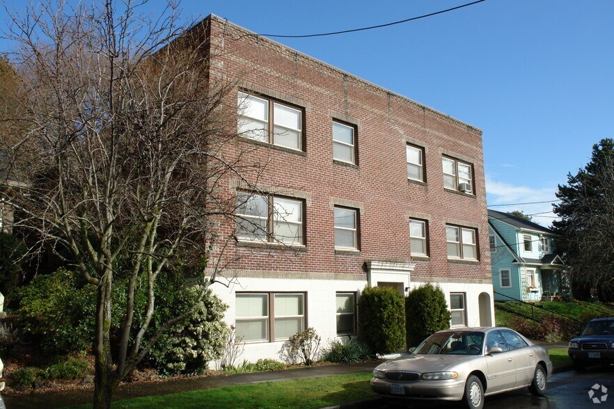 More Photos Of 2455 NW Quimby St, Portland Apartments For Sale