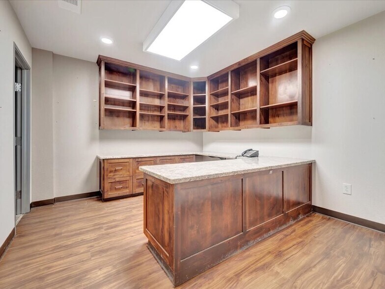 More Photos Of 1702 E Denman Ave, Lufkin Medical For Lease