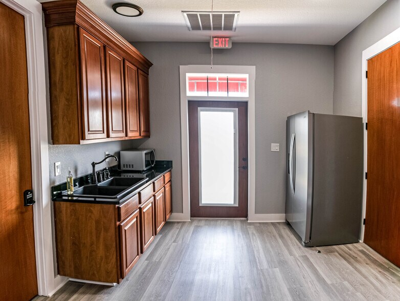 More Photos Of 1012 Airport Rd, Destin Office Residential For Sale