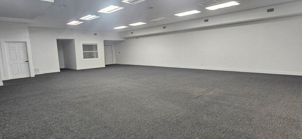 More Photos Of 2223 NW 26th Ave, Miami Warehouse For Lease