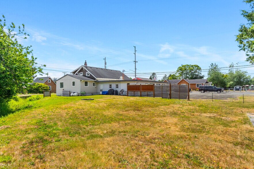 More Photos Of 402 Montesano St, Westport Flex For Sale