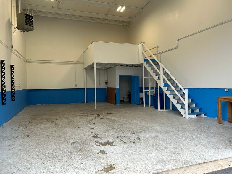 More Photos Of 27 Kondelin Rd, Gloucester Warehouse For Sale