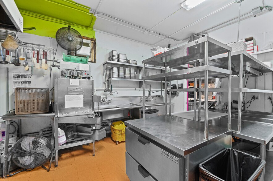 More Photos Of 201 S Broadway, Green Bay Restaurant For Sale