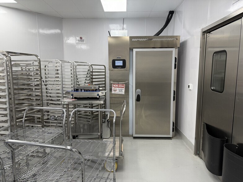 More Photos Of 6270 Banning Creek Dr, Las Vegas Warehouse For Sale