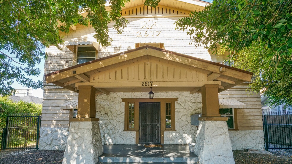 More Photos Of 2617 Jeffries Ave, Los Angeles Apartments For Sale