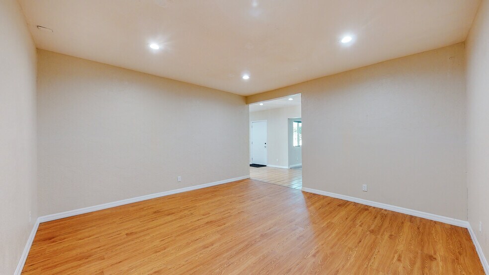 More Photos Of 8311 Rosecrans Ave, Paramount Light Manufacturing For Lease