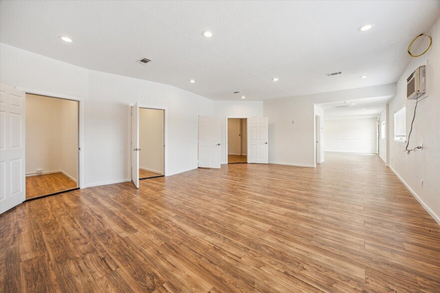 More Photos Of 10226 Georgibelle Dr, Houston Unknown For Lease