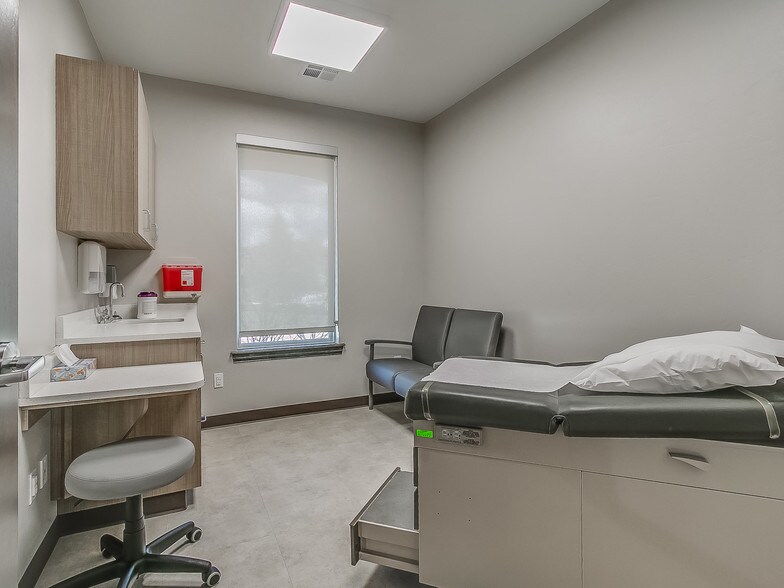 More Photos Of 608 Liberty Ln, Edmond Healthcare For Lease