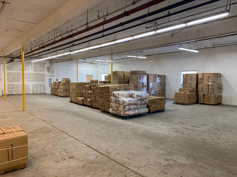 More Photos Of 60 Milbar Blvd, Farmingdale Warehouse For Lease