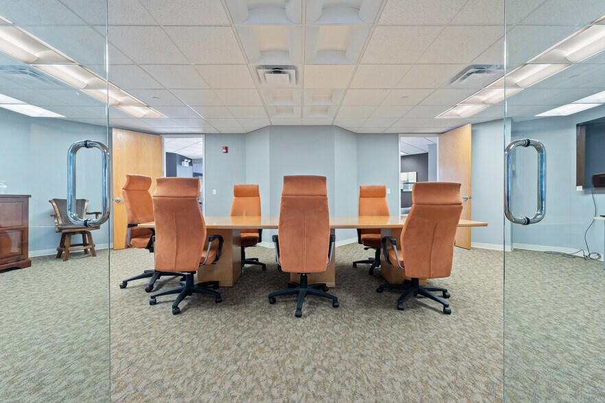 More Photos Of 1 TransAm Plaza Dr, Oakbrook Terrace Office For Sale