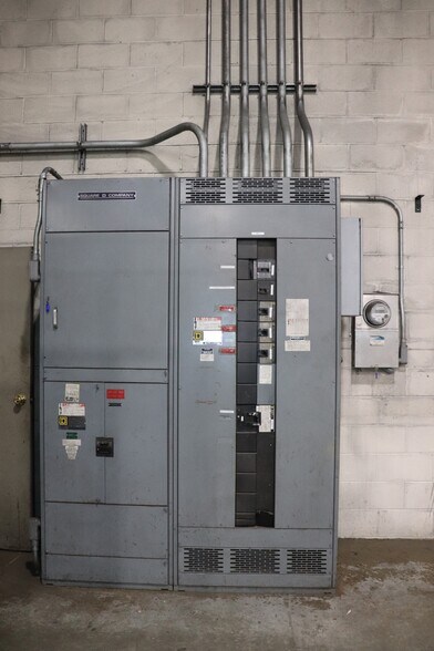 More Photos Of 1 Nablus Rd, Wakefield Distribution For Lease