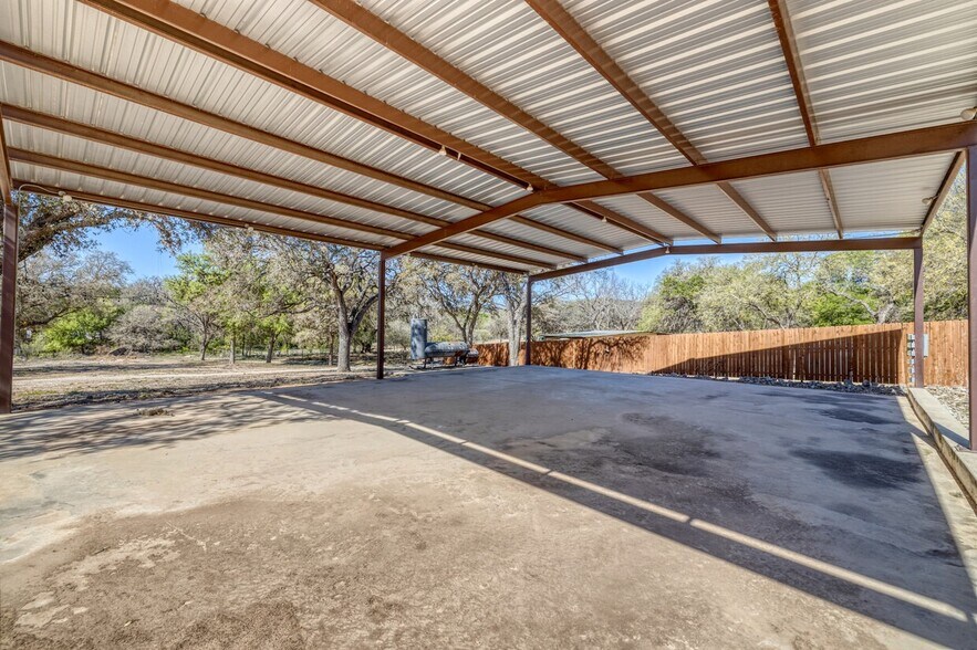 More Photos Of 49 Encino Dr, Concan Convenience Store For Sale
