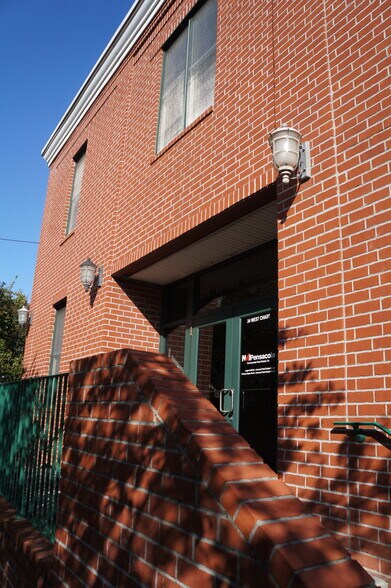 More Photos Of 24 W Chase St, Pensacola Office For Lease
