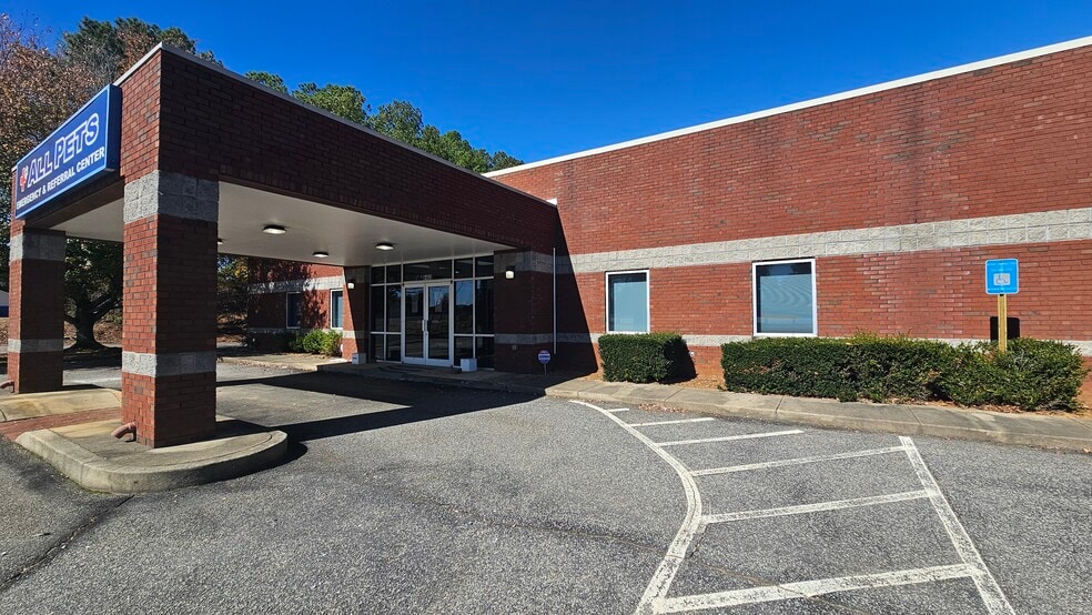 More Photos Of 6460 Atlanta Hwy, Alpharetta Veterinarian Kennel For Lease