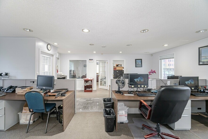 More Photos Of 140 Derry Rd E, Mississauga Office For Sale
