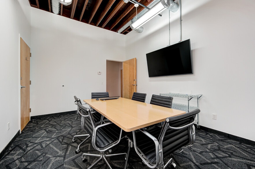More Photos Of 706-708 W Sheridan Ave, Oklahoma City Office For Lease