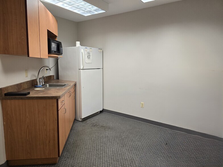 More Photos Of 970 Clifton Ave, Clifton Office For Lease
