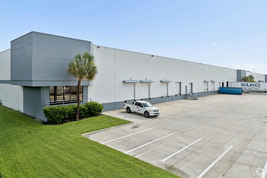More Photos Of 9862-9876 Currie Davis Dr, Tampa Unknown For Lease
