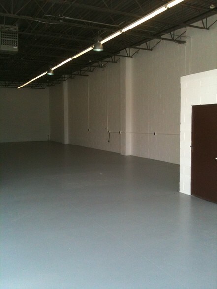 More Photos Of 2083-2089 Lakeland Ave, Ronkonkoma Industrial For Sale