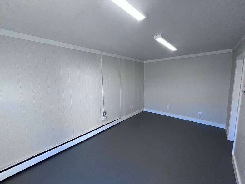 More Photos Of 2 Danville Rd, Plaistow Industrial For Lease