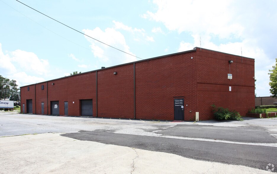 More Photos Of 3036 Northeast Pky, Atlanta Light Distribution For Lease