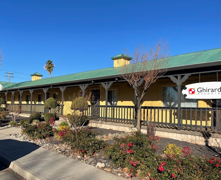 More Photos Of 926 E Cypress Ave, Redding Storefront Retail Office For Lease