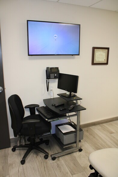 More Photos Of 355 Placentia Ave, Newport Beach Medical For Sale