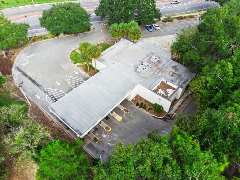 More Photos Of 555 S Hunt Club Blvd, Apopka Bank For Lease