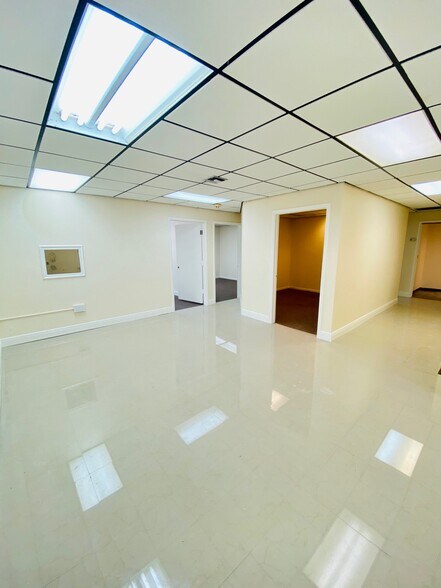 More Photos Of 13201-13207 NE 16th Ave, North Miami Office For Lease