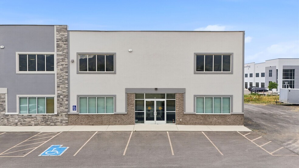 More Photos Of 79 W 3100 N, Hyde Park Flex For Sale