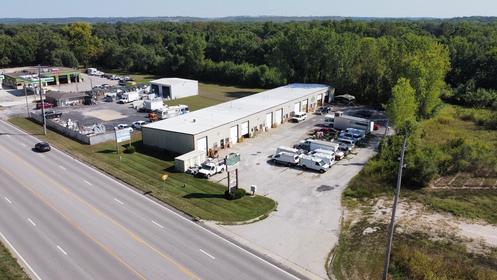 More Photos Of 10651 Kaw Dr, Edwardsville Warehouse For Lease